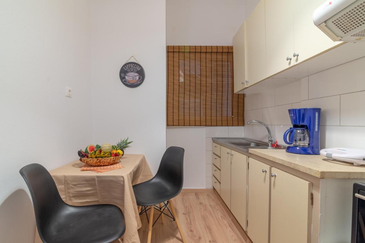 Modern Renovated Apt Next To The Beachfront Iraklio Exterior foto