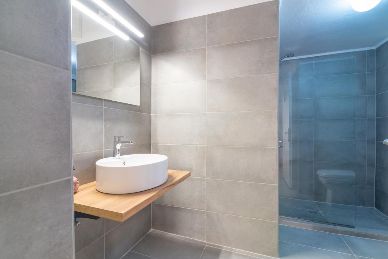 Modern Renovated Apt Next To The Beachfront Iraklio Exterior foto