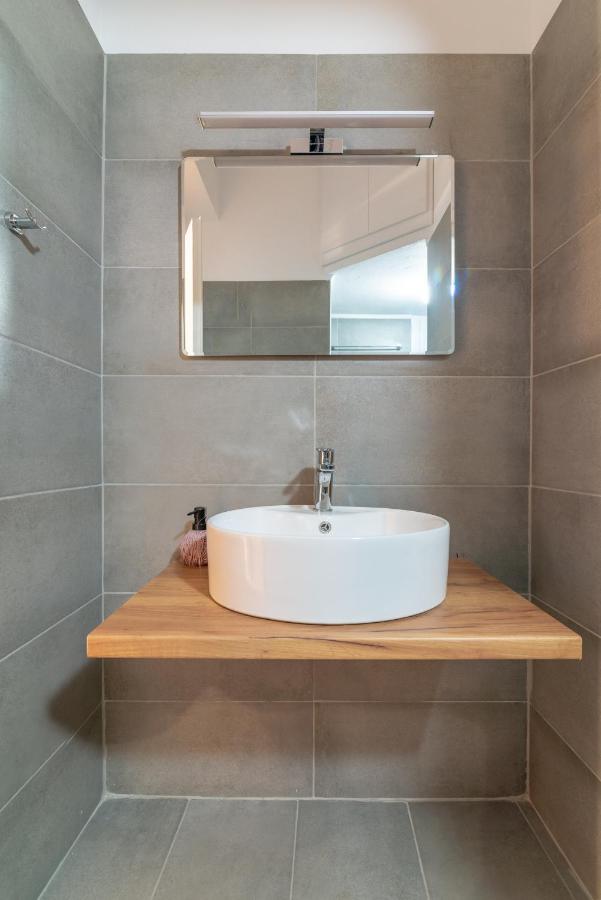 Modern Renovated Apt Next To The Beachfront Iraklio Exterior foto