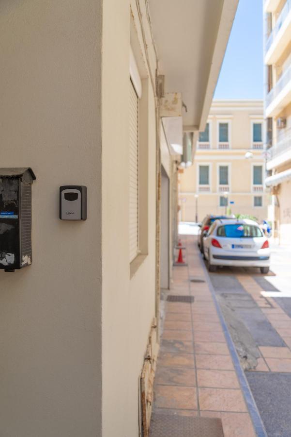 Modern Renovated Apt Next To The Beachfront Iraklio Exterior foto